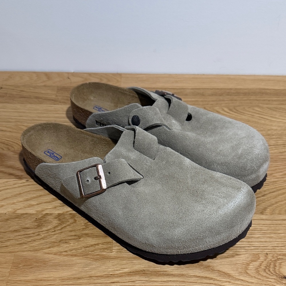 Birkenstock Boston size 9 Taupe Suede Clogs with Buckle